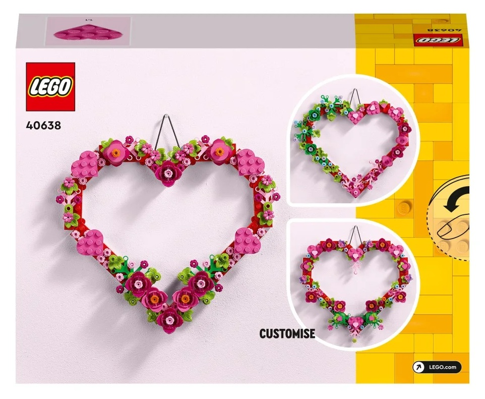 Obraz przedstawia wieńce LEGO w kształcie serca. Główny wieniec wisi na białej ścianie. Pokazano również inne wieńce i pudełko LEGO.