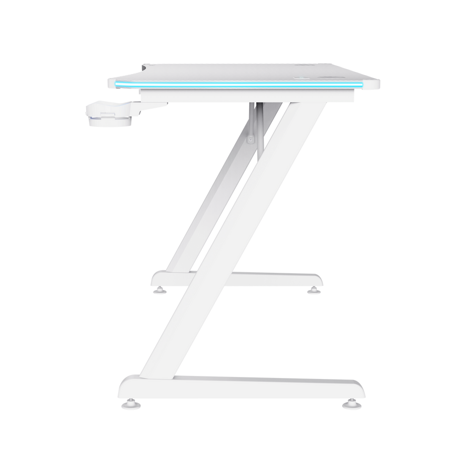 Un escritorio de juegos blanco con diseño de patas en forma de Z. La superficie tiene acentos de luz azul. El fondo es negro.