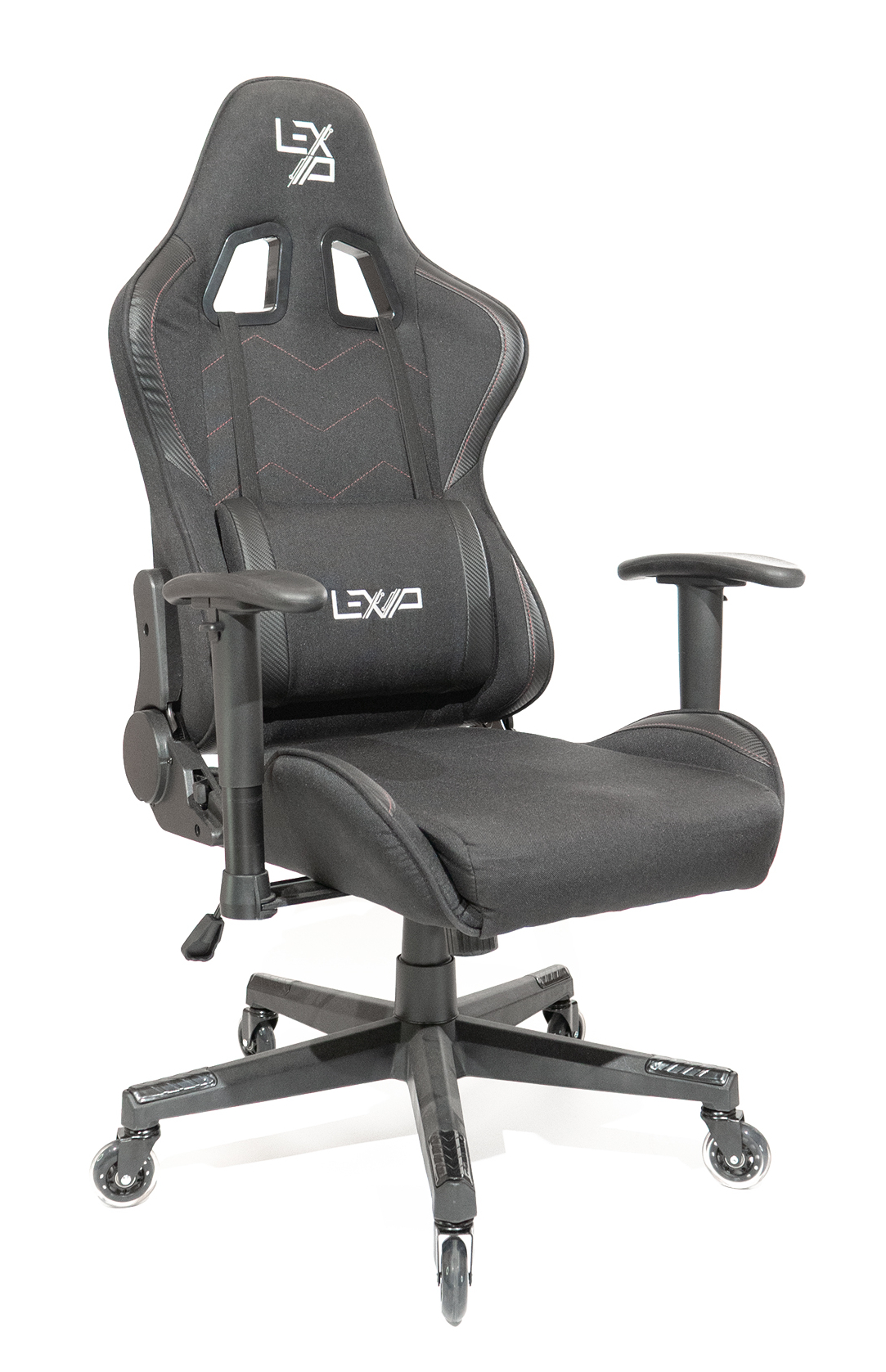 Czarno-czerwony fotel gamingowy z marką LEXA na zagłówku i oparciu. Posiada podłokietniki i kółka.