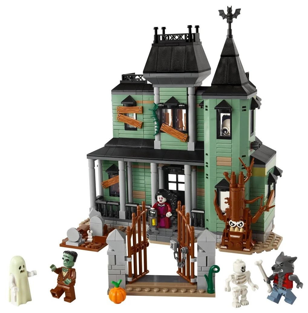 Dom strachu Lego z nietoperzem na górze. Zawiera minifigurki: wampir, duch, Frankenstein, wilk, szkielet i dynia.