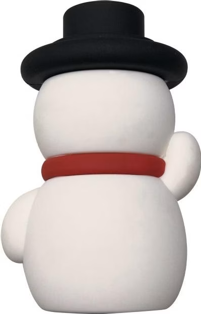 Eine Schneemannfigur mit schwarzem Hut, rotem Schal und weißem Körper. Er hat zwei kleine Arme.
