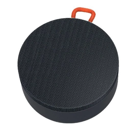 Czarny, okrągły głośnik przenośny z ciemną siatkową górą. Ma pomarańczowy uchwyt pętelkowy. Głośnik znajduje się na czarnym tle.