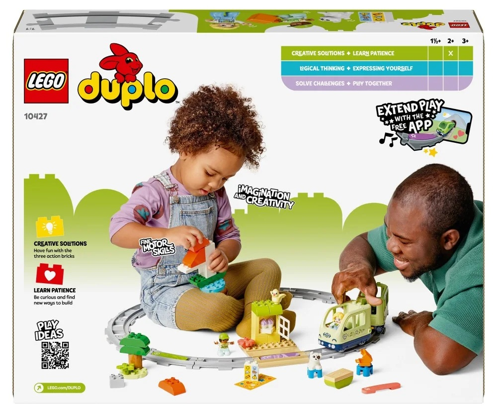 Dziecko i dorosły bawią się zestawem pociągu Lego Duplo. Dziecko buduje z klocków, dorosły wchodzi w interakcje z pociągiem.