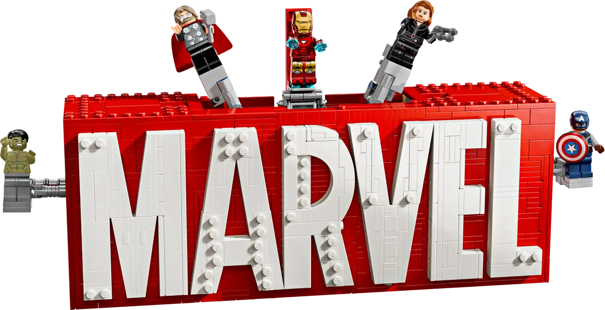 Zestaw Lego z logo Marvel i figurkami Thora, Iron Mana, Czarnej Wdowy, Kapitana Ameryki i Hulka.