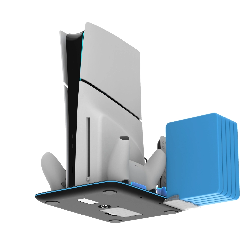 Biało-czarna konsola do gier z niebieskimi akcentami, kontrolerami i stosy niebieskich kwadratowych etui na gry. Zestaw stoi na czarnej podstawie.