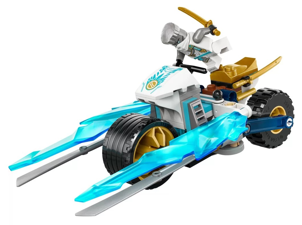 Biało-niebieski motocykl Lego z minifigurką. Motocykl ma złote akcenty i niebieskie kryształowe ostrza.