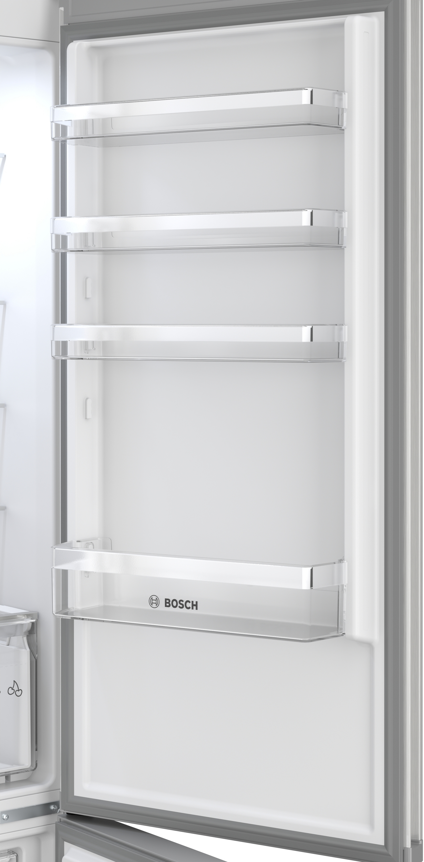 Offene Kühlschranktür. Im Inneren befinden sich Glasböden und eine weiße Innenausstattung. Bosch-Logo sichtbar.