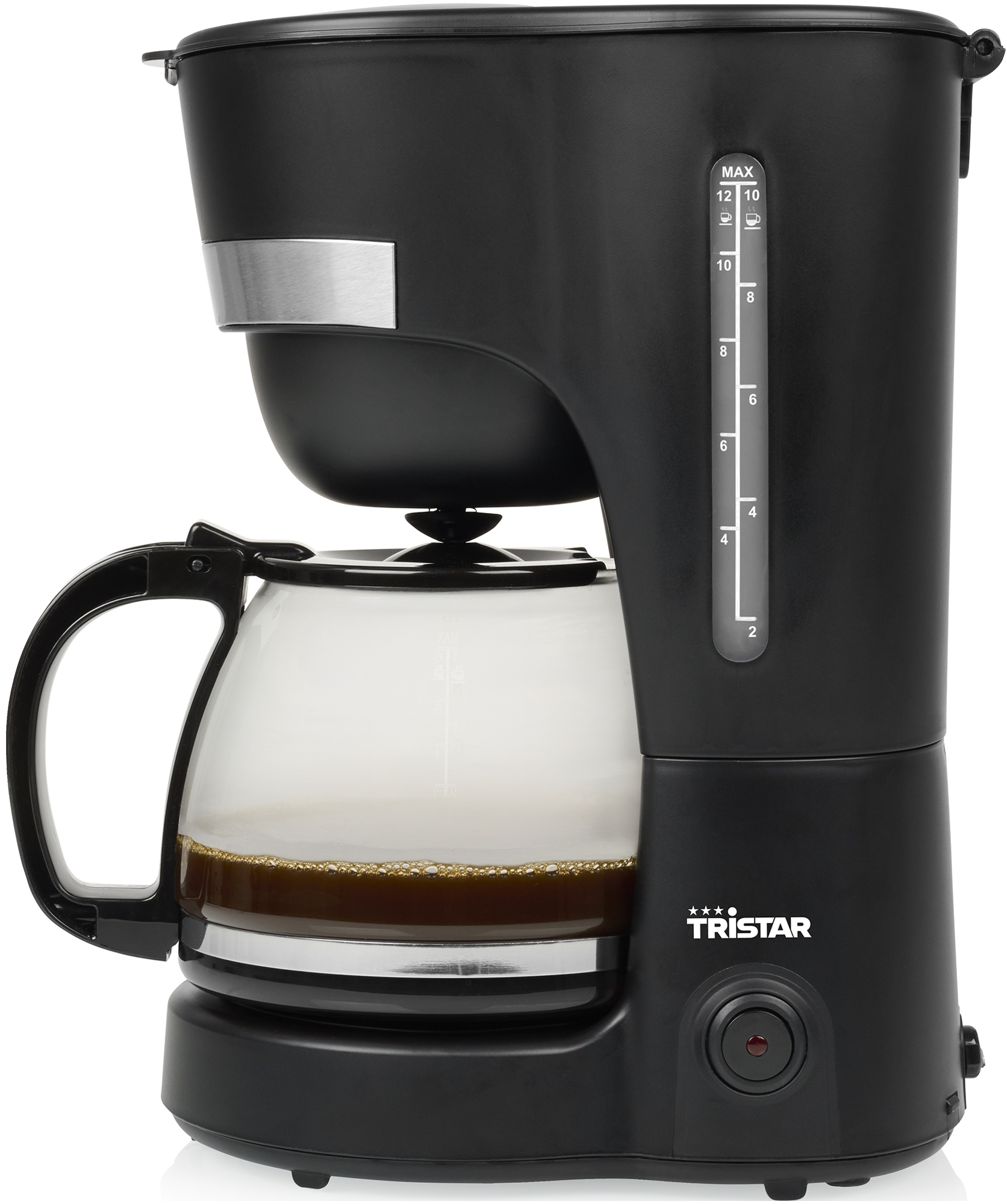 Caffettiera nera con caraffa in vetro piena di caffè. Ha un indicatore del livello dell'acqua e il marchio 'Tristar'.