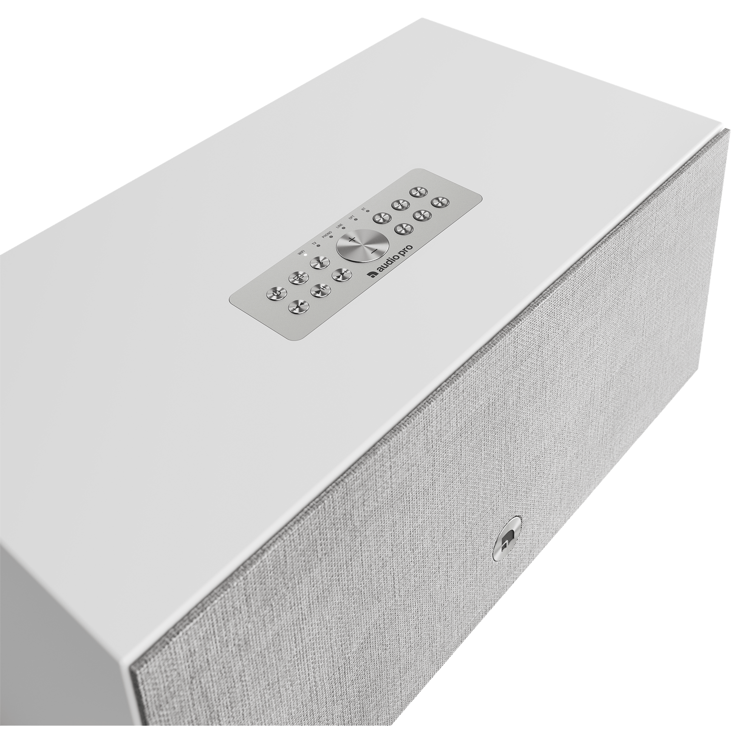 Witte luidspreker met grijze stoffen zijkant. Zilveren bedieningspaneel met knoppen. Audio Pro logo.