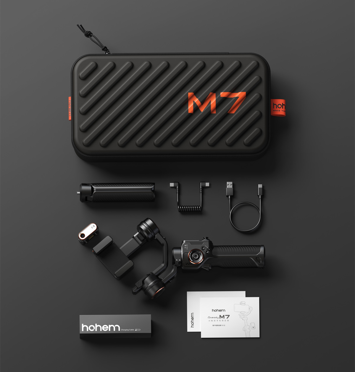 Schwarzes Hohem iSteady M7 Stabilisator-Kit auf grauer Oberfläche. Enthält Koffer, Kabel, Stativ und Handbücher. Orange Akzente.