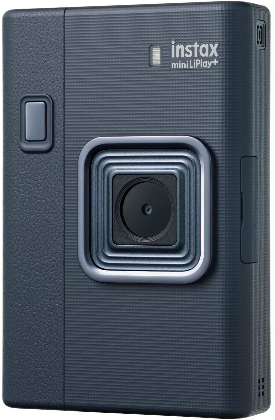 Una fotocamera Instax Mini LiPlay+ blu scuro. Ha un obiettivo al centro e un pulsante laterale. La superficie è strutturata.