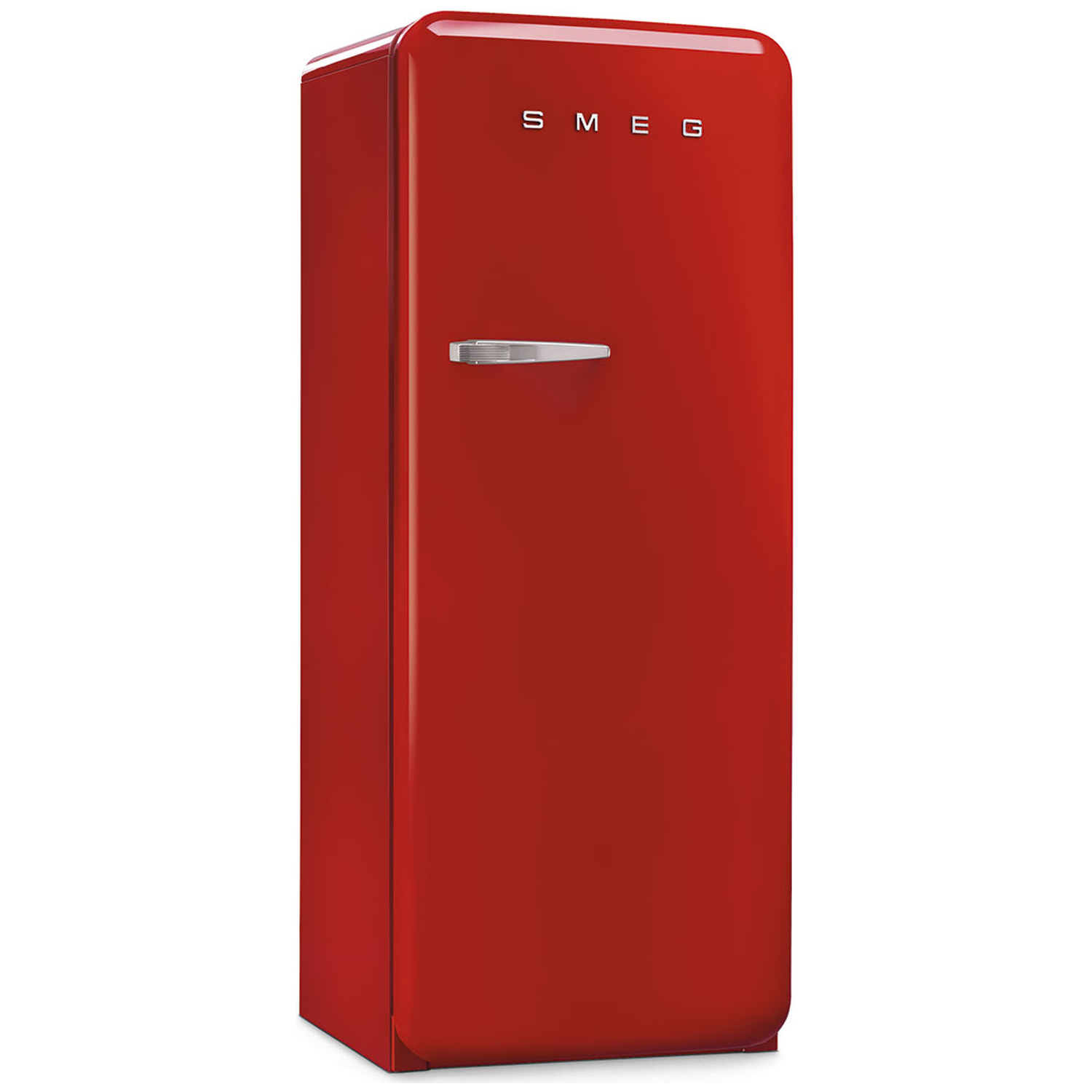 Een rode Smeg koelkast op een witte achtergrond. Het heeft een chromen handgreep en het Smeg-logo bovenaan.