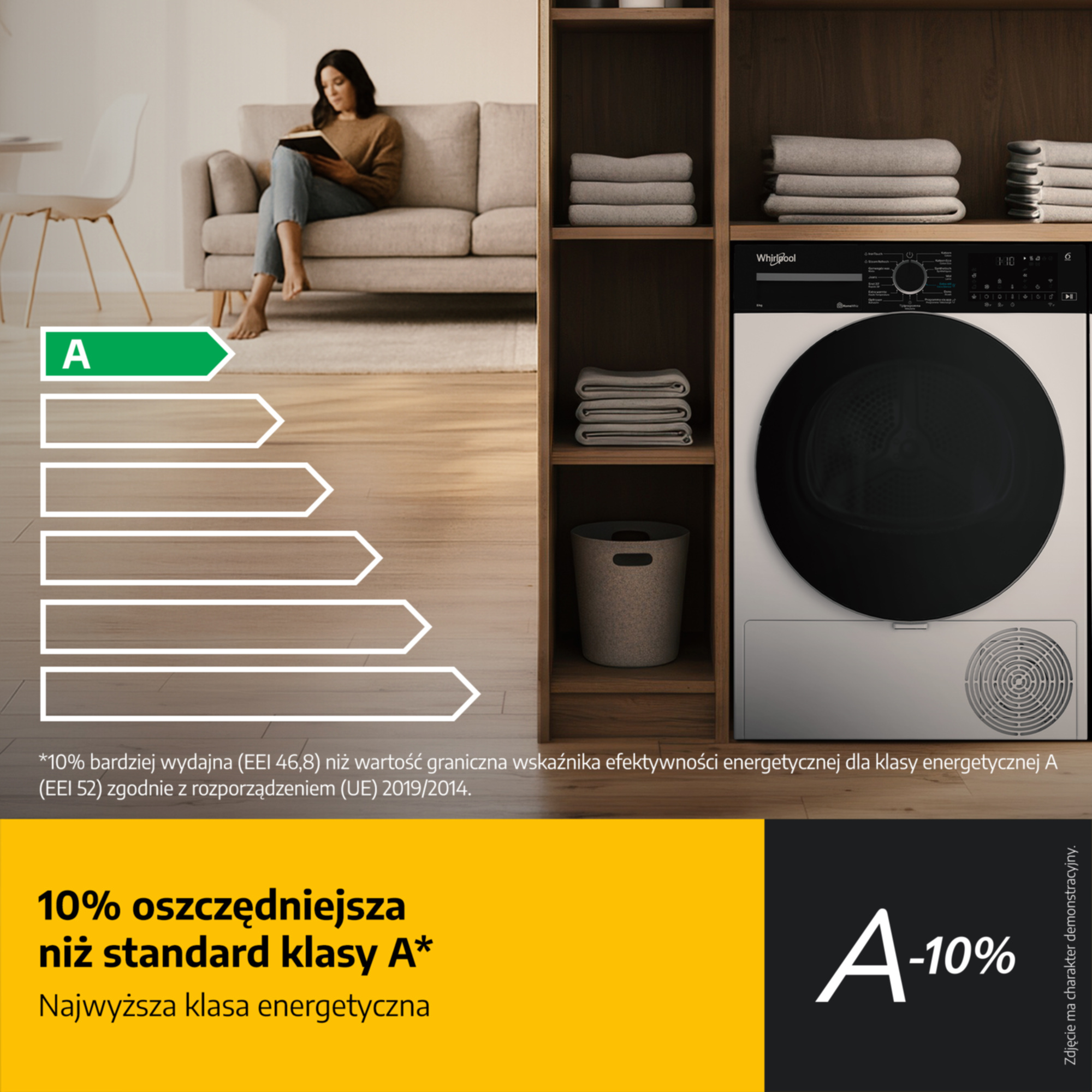 Kobieta czyta na sofie. Suszarka znajduje się w szafce. Wyświetlane są informacje o efektywności energetycznej. Obraz podkreśla oszczędność energii.