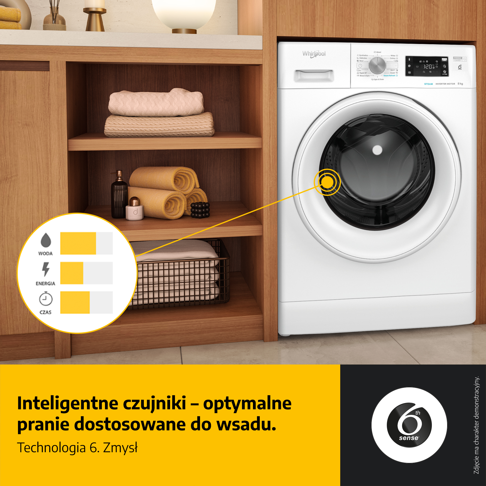 Biała pralka Whirlpool, drewniana szafka z ręcznikami i schemat zużycia wody, energii i czasu.