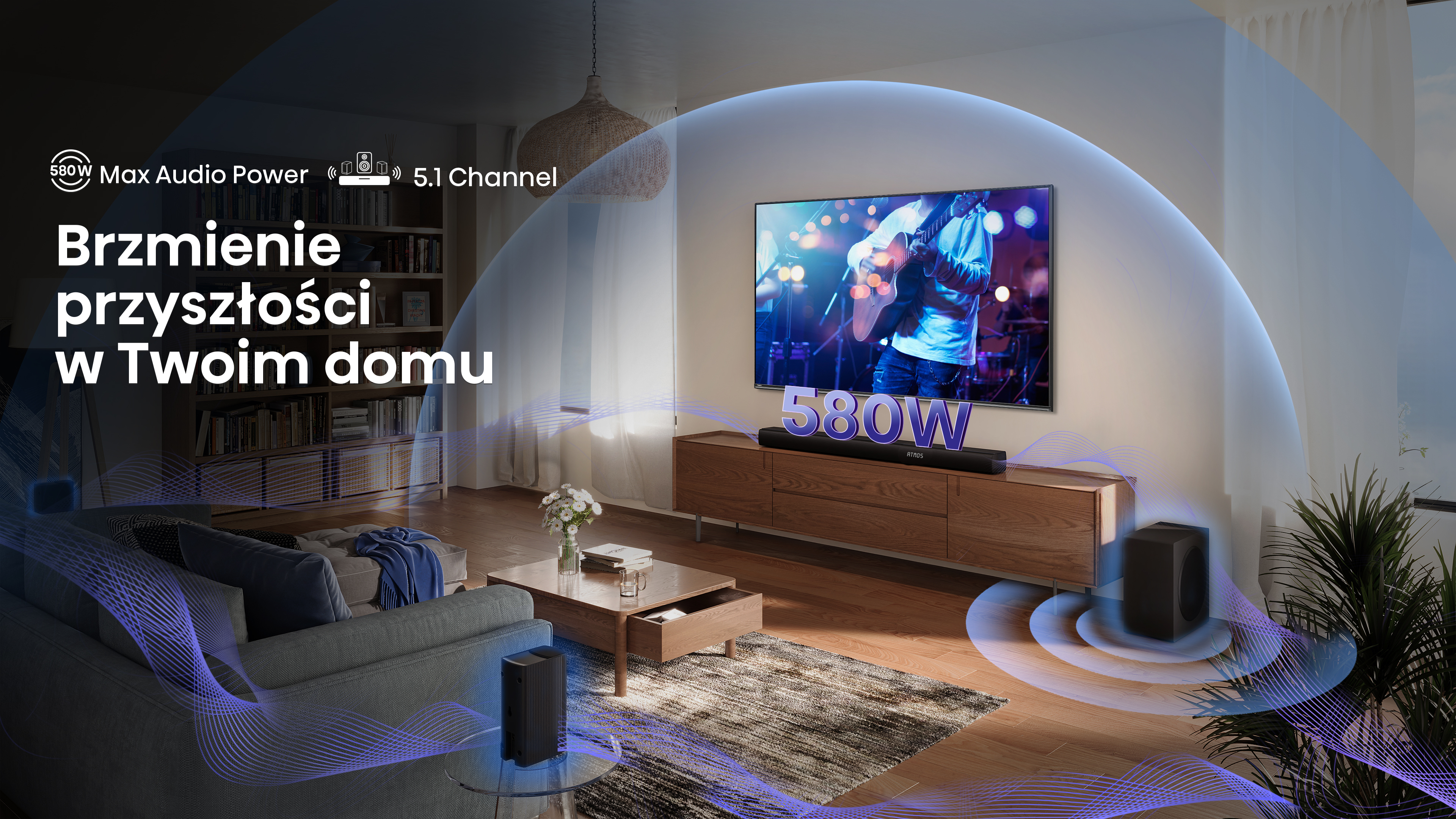 Salon z telewizorem pokazującym koncert. Są głośniki i soundbar. Tekst: '580W Max Audio Power'.