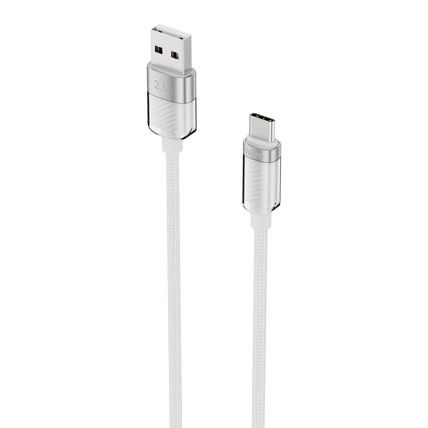 Gümüş konektörlü beyaz bir USB-A - USB-C şarj kablosu. Kablo, dokulu bir desenle beyazdır. Arka plan düz beyazdır.