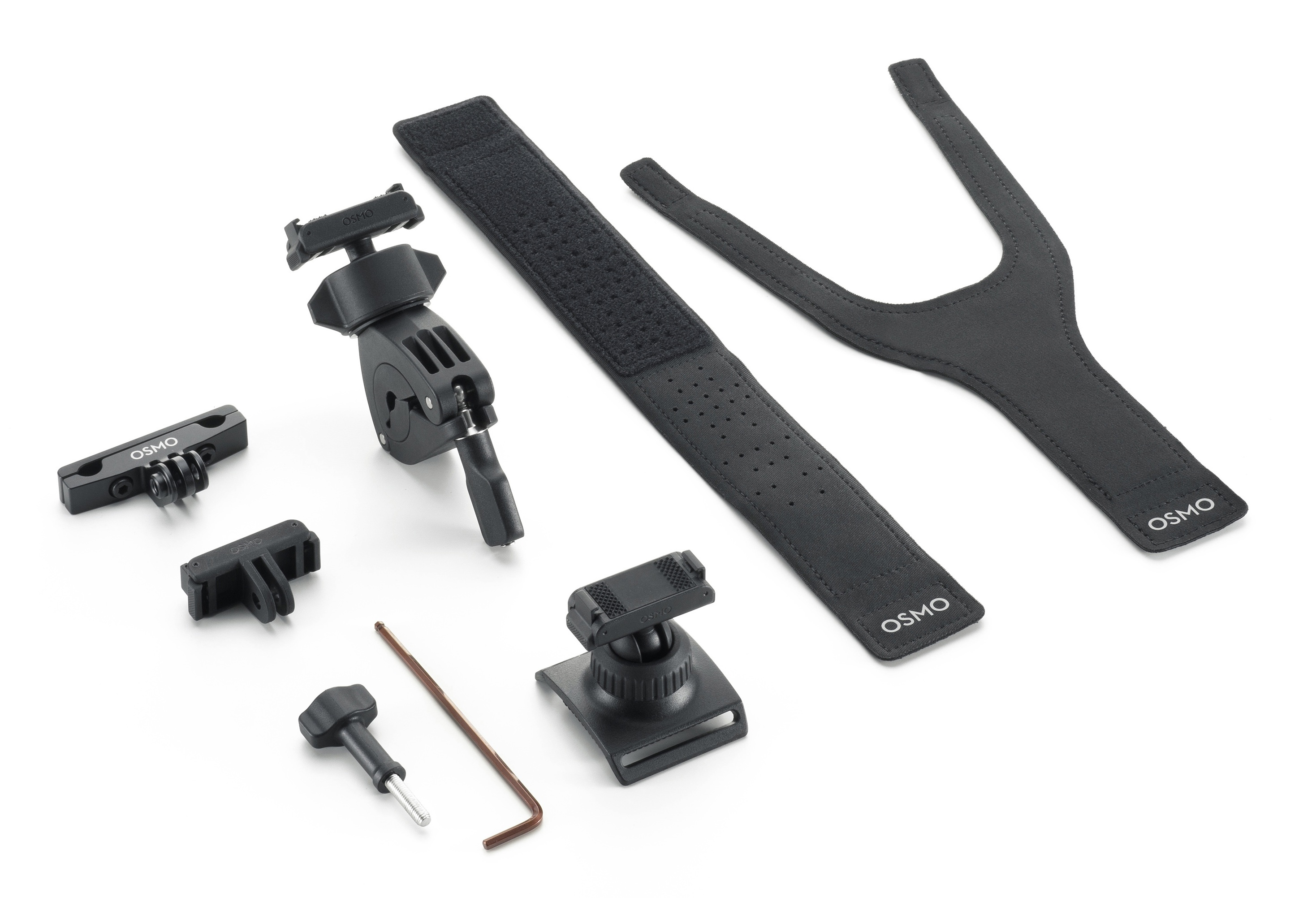 Różne czarne akcesoria do aparatu na białym tle, w tym mocowania, paski i narzędzia, z marką "OSMO".