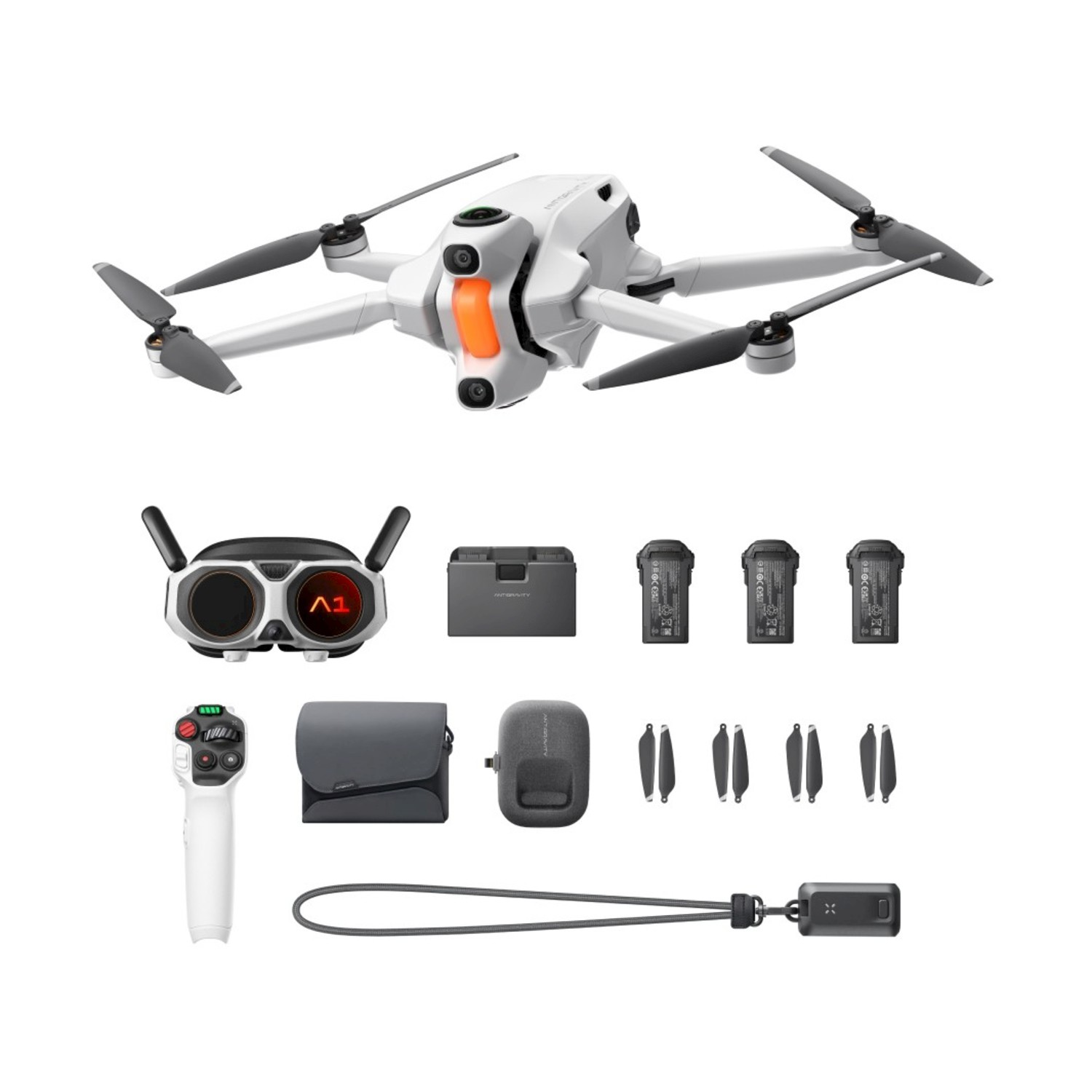 Un drone bianco con eliche nere e accessori, tra cui occhiali, controller, batterie ed eliche extra, sono esposti.