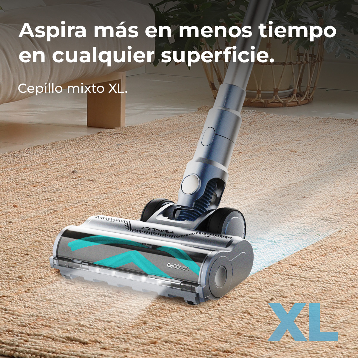 Una aspiradora sobre una alfombra beige. Texto: 'Aspira más en menos tiempo en cualquier superficie. Cepillo mixto XL.'