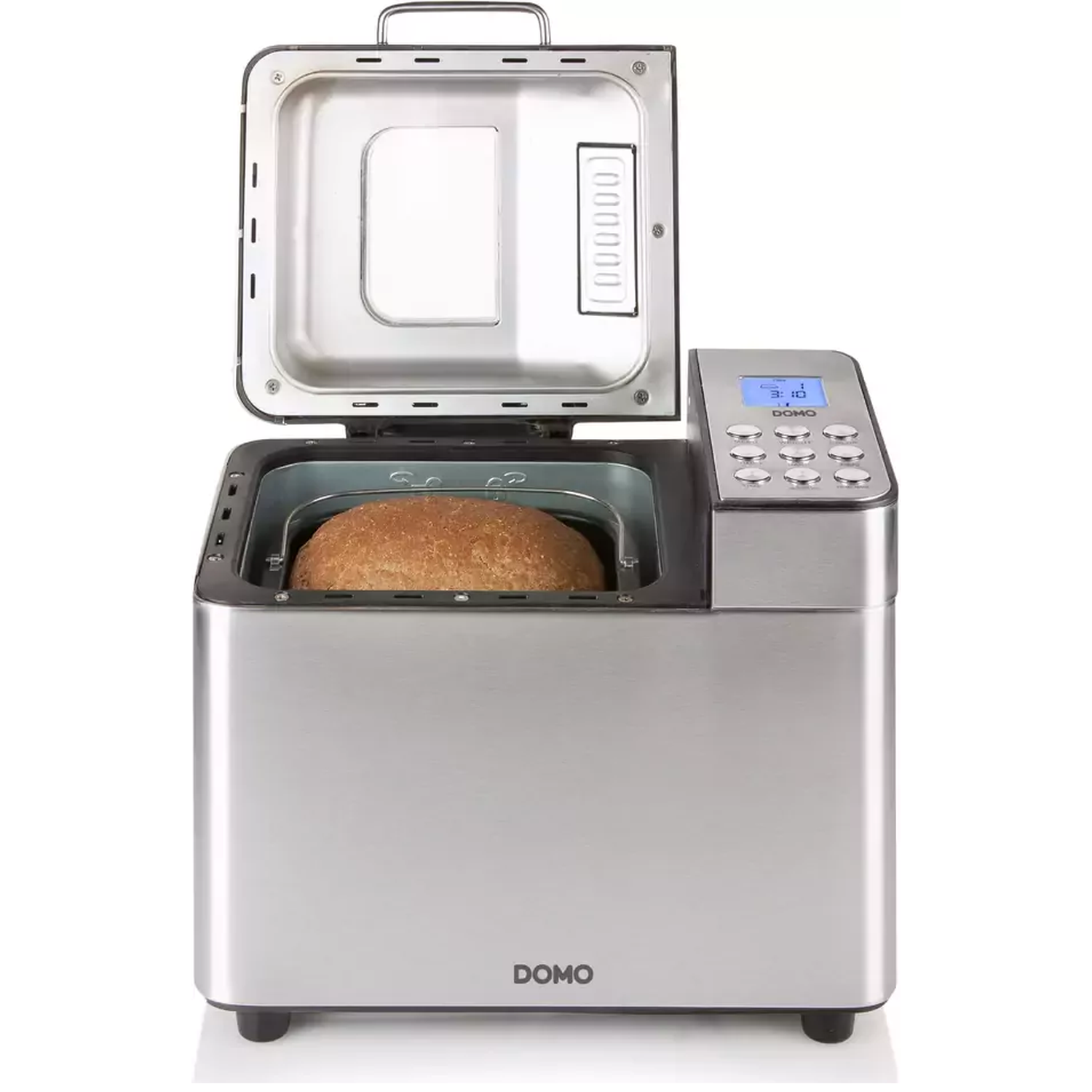 Een roestvrijstalen broodbakmachine met open deksel, met een brood erin. Bedieningspaneel toont tijd. Het merk is DOMO.