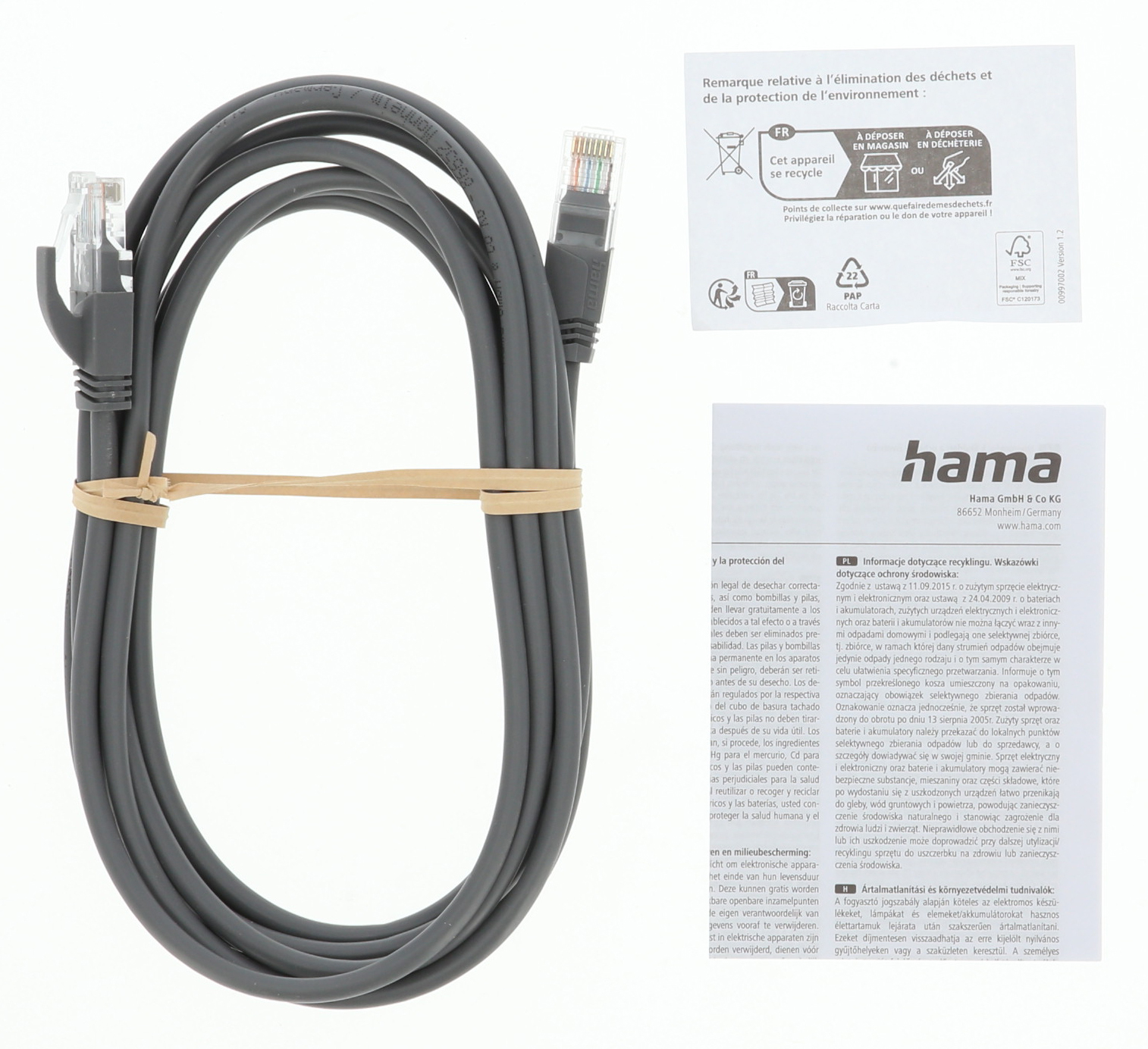 Şeffaf konektörleri ve kahverengi bandı olan gri Ethernet kablosu, beyaz zemin üzerinde metinle.