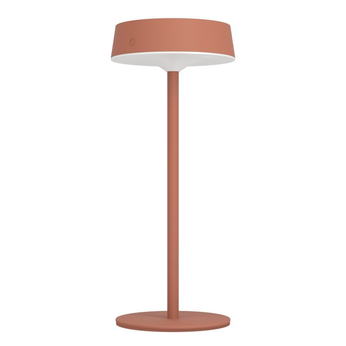 Eine moderne Tischlampe. Sie hat einen kreisförmigen Fuß, einen schlanken Stiel und einen runden Schirm. Die Farbe ist ein gedämpftes Orange.