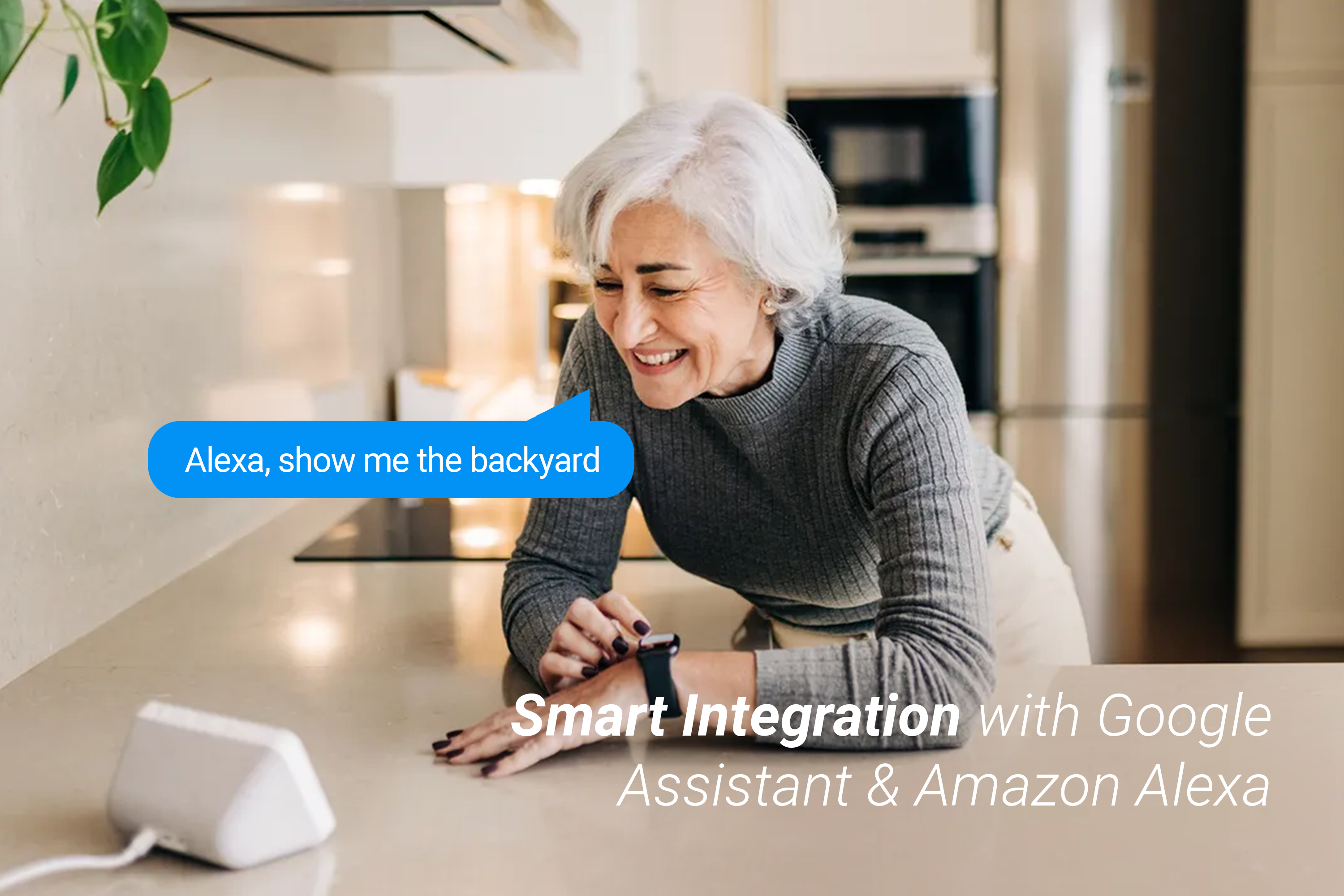 Eine ältere Frau lächelt auf eine Smartwatch und bittet Alexa, ihr den Garten zu zeigen. Ein Smart Speaker ist zu sehen.