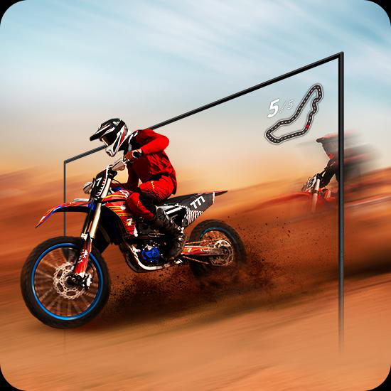 Ein Motocross-Fahrer in roter Ausrüstung fährt auf einer Strecke und wirbelt Sand auf. Ein zweiter Fahrer ist im Hintergrund. Ein Streckenlayout ist auf dem Bildschirm.