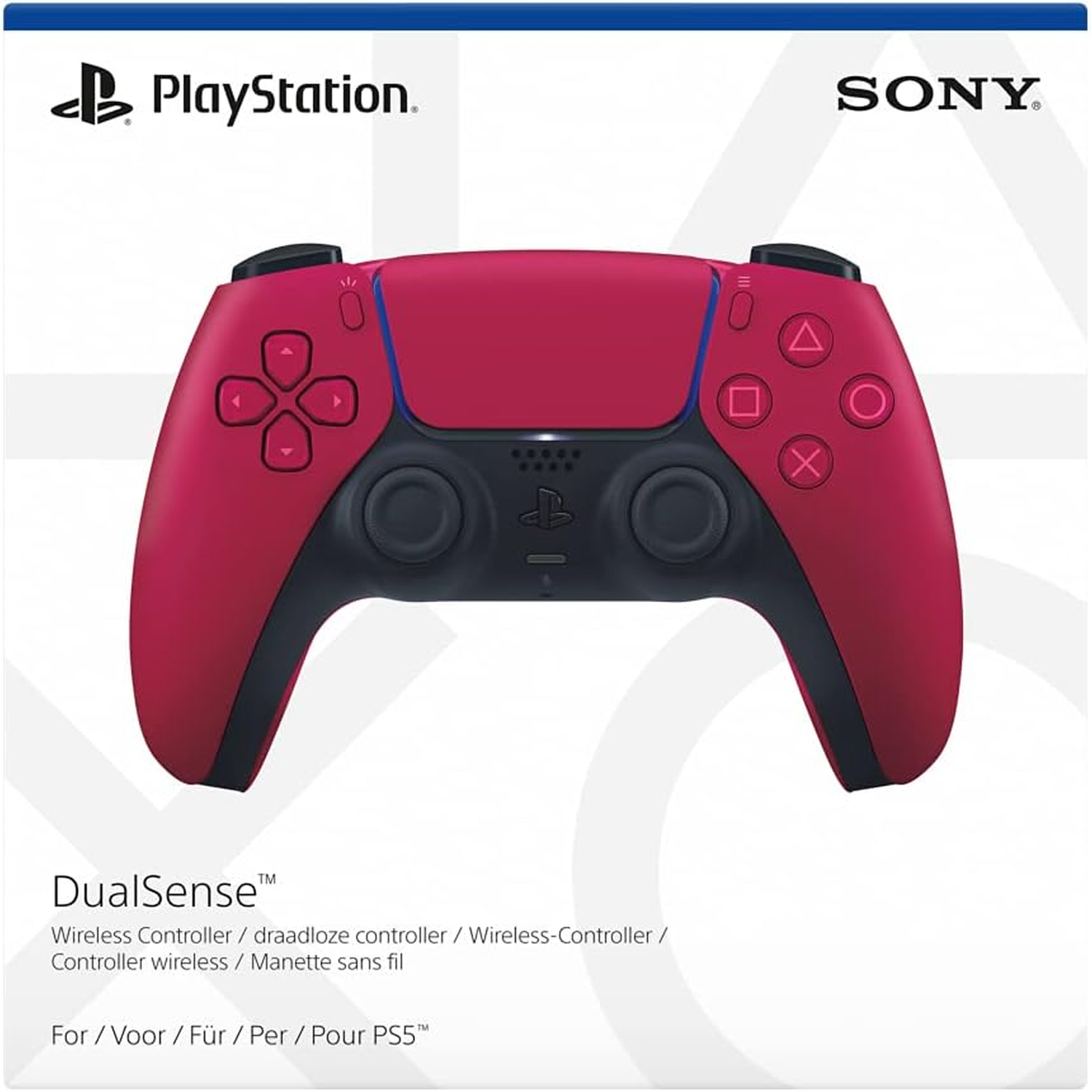 Een rode DualSense draadloze controller voor PS5 staat centraal op een witte achtergrond. PlayStation en Sony logo's bovenaan.