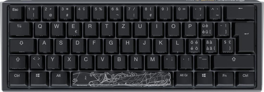 Eine schwarze mechanische Tastatur mit weißer Beschriftung. Sie hat eine dekorative Leertaste mit Bootsdesign.