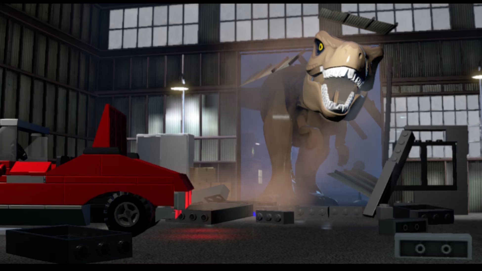 Un T-Rex Lego sfonda un edificio. Auto rossa e detriti in primo piano. L'edificio ha pareti e finestre metalliche.