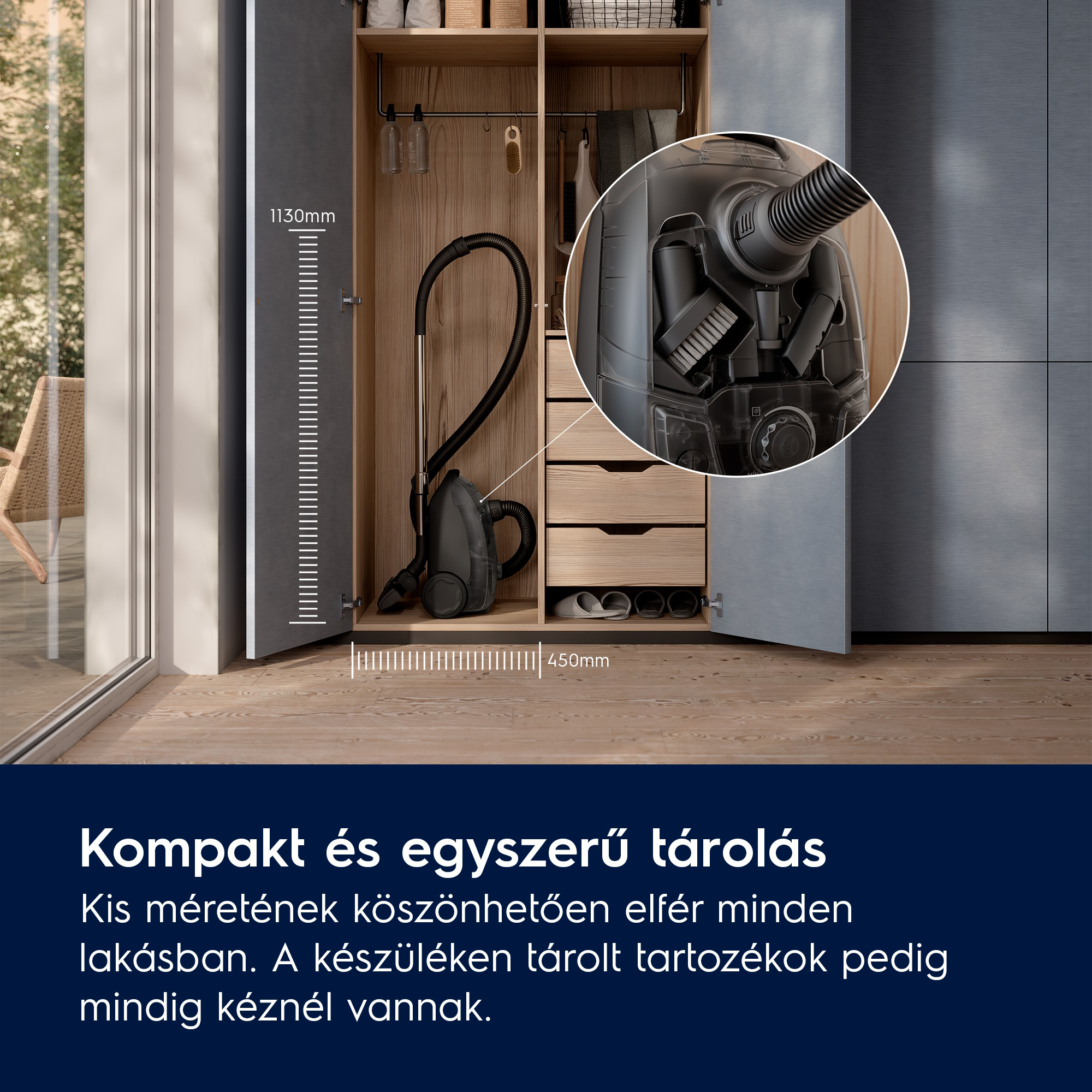 Egy fekete porszívó egy szekrényben van tárolva. A szekrényben fa polcok és fiókok vannak. Egy közeli kép a porszívó fejéről.