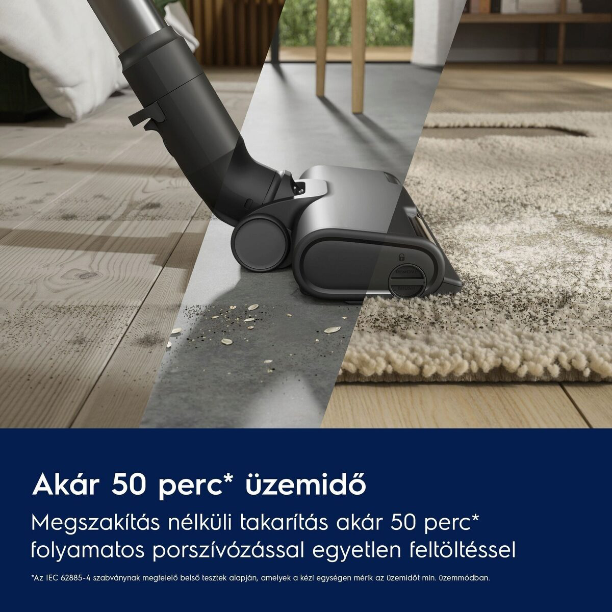 Egy porszívófej tisztít egy fapadlót és egy szőnyeget. A szennyeződés mindkét felületen látható. A háttérben egy párna és egy szék.