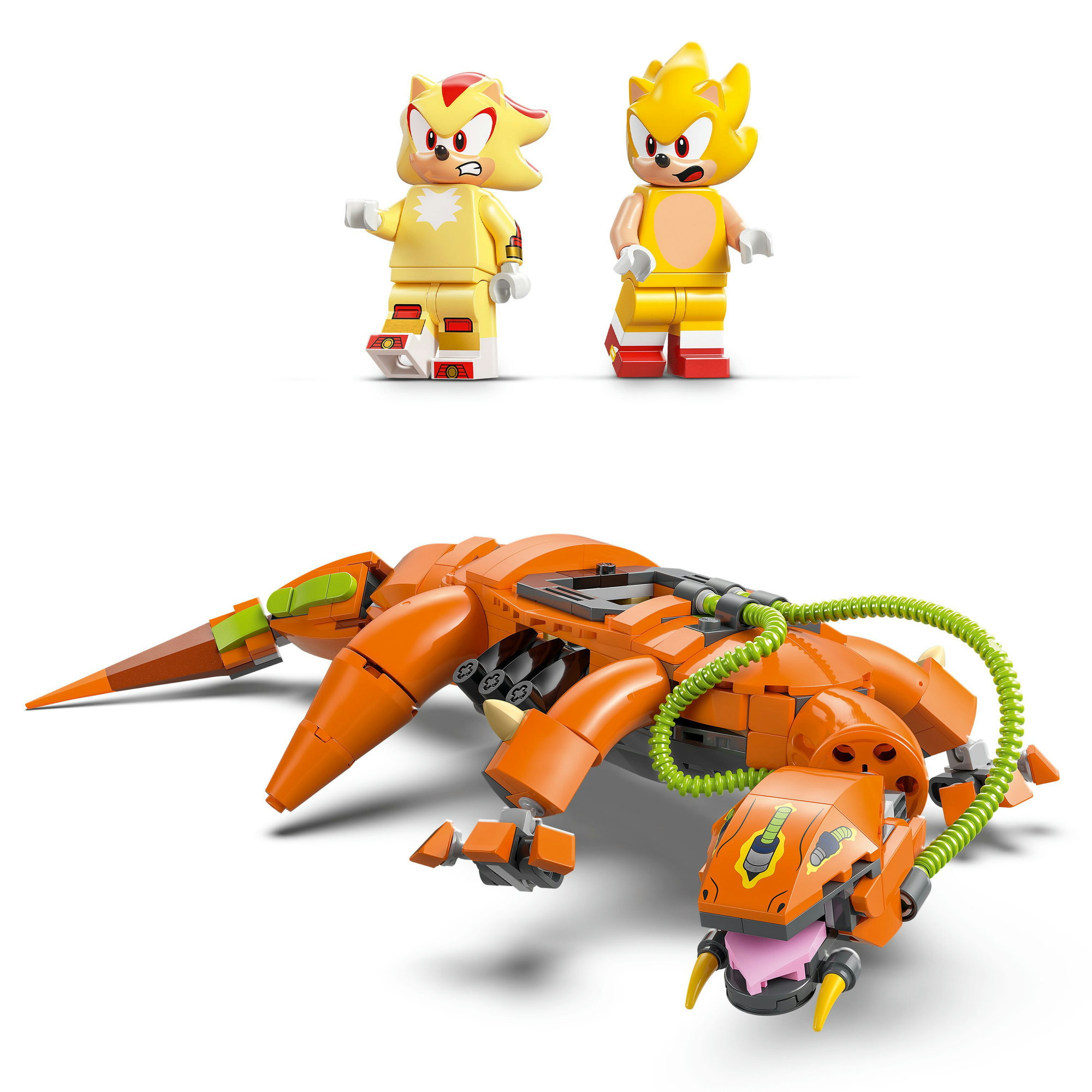 Zestaw Lego: Figurki Super Shadow i Super Sonic, pomarańczowa robotyczna istota z zielonymi akcentami rur, białe tło.