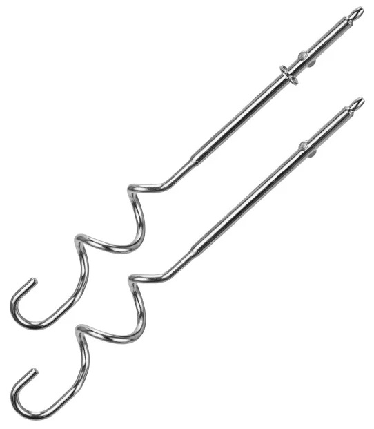 Dwa metalowe przystawki do miksera. Każda ma spiralną część mieszającą i prosty uchwyt. Wyizolowane na białym tle.