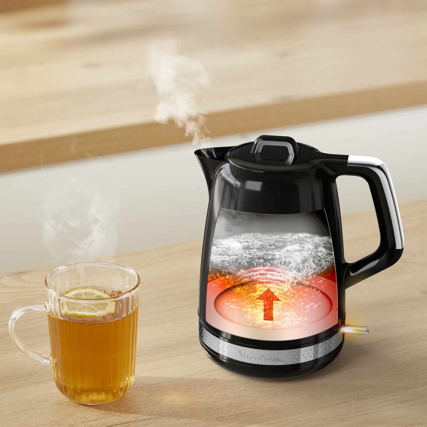 Une bouilloire noire avec de la vapeur, de l'eau bouillante et une tasse de thé au citron sur bois.