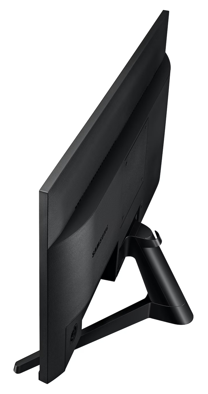 Czarny monitor Samsung, widok z boku. Ekran jest ciemny. Stojak jest również czarny i kątowy. Tło jest białe.