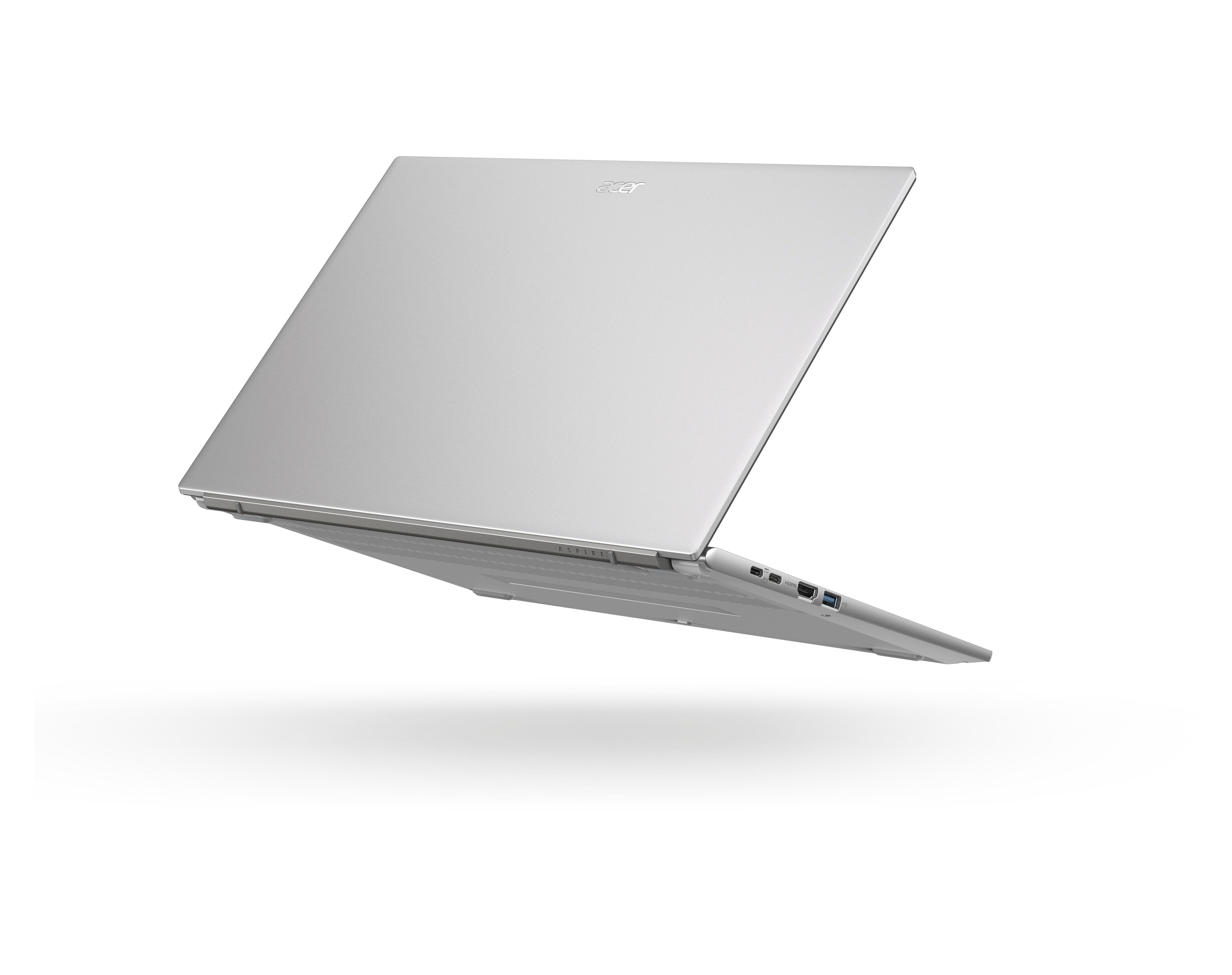 Silberner Laptop, leicht geöffnet, vor weißem Hintergrund. Das Acer-Logo ist sichtbar.
