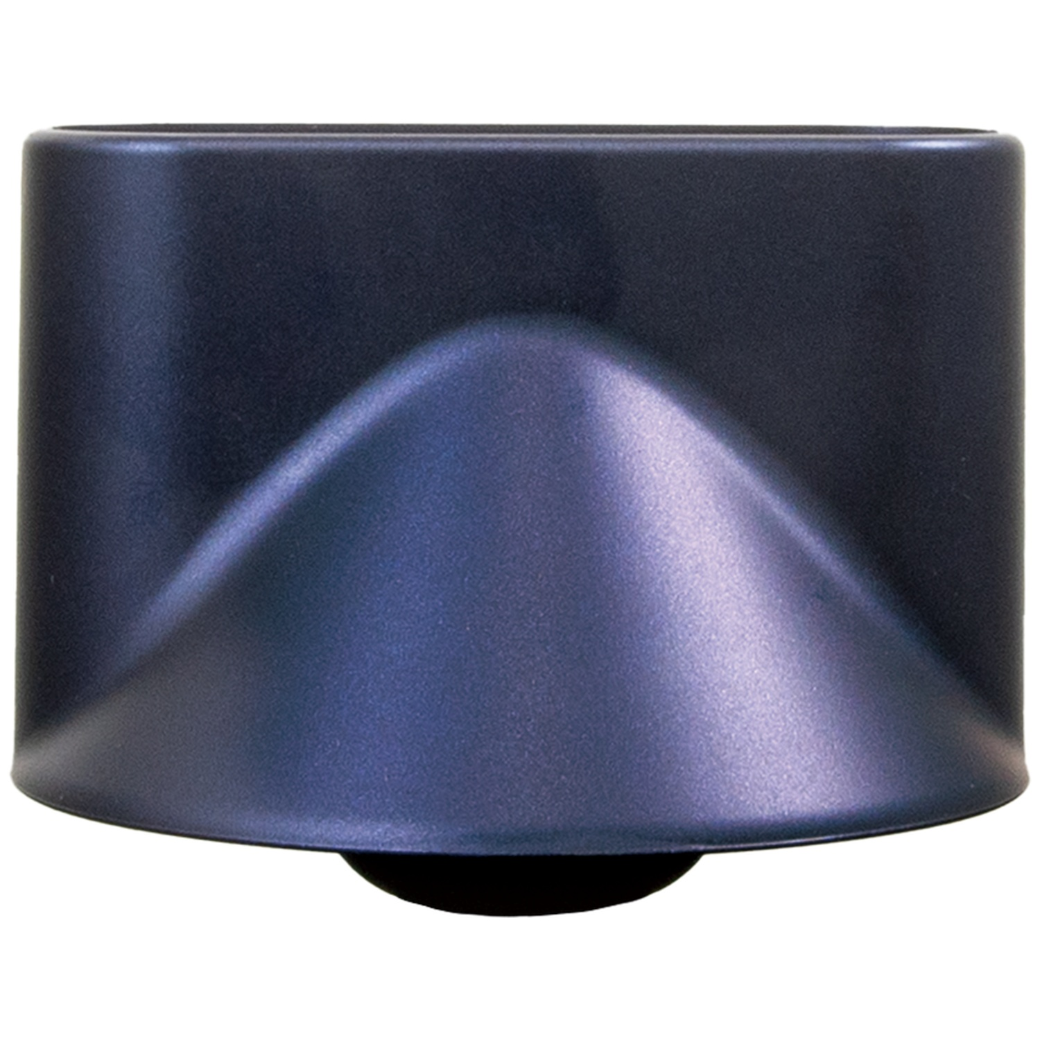 Een donkerblauw, cilindrisch object. Het heeft een gebogen, ingesprongen gedeelte aan de voorkant. Een kleine zwarte cirkel aan de onderkant.