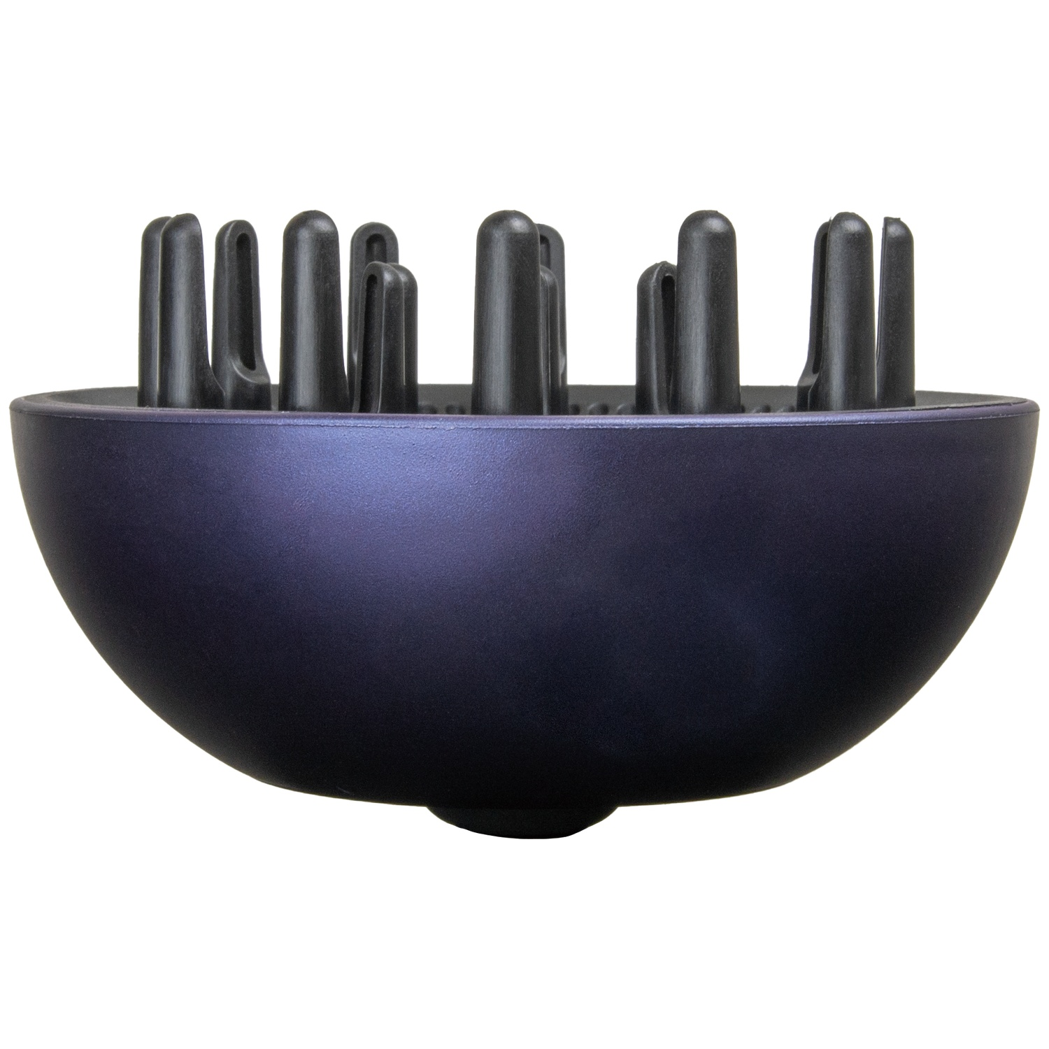 Een zwarte haardroger diffuser. Het heeft een komvorm met meerdere cilindrische pinnen aan de bovenkant. De achtergrond is wit.