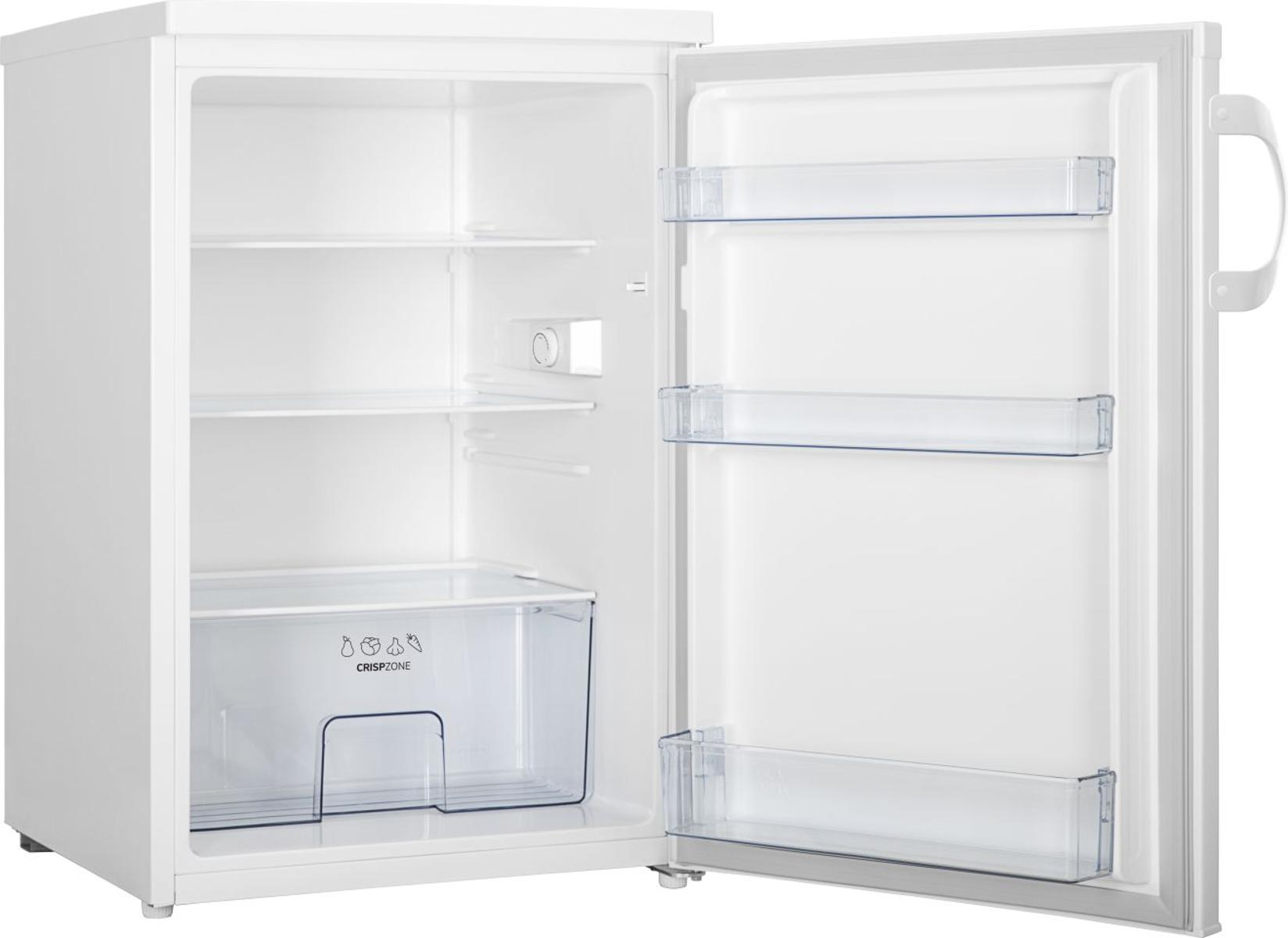 Ein weißer Mini-Kühlschrank ist geöffnet und zeigt Regale, eine Gemüseschublade und Türregale. Der Griff befindet sich auf der rechten Seite.