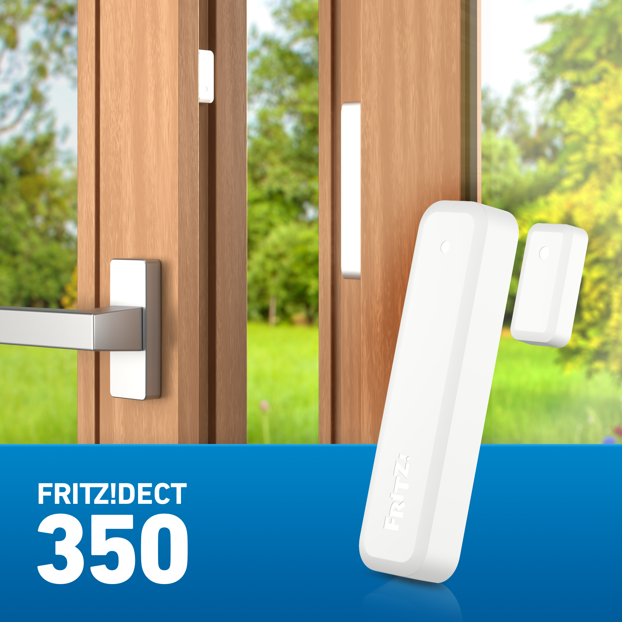 Weißes FRITZ!DECT 350 Smart-Home-Gerät, in der Nähe einer Holztür, mit grünem Hintergrund.