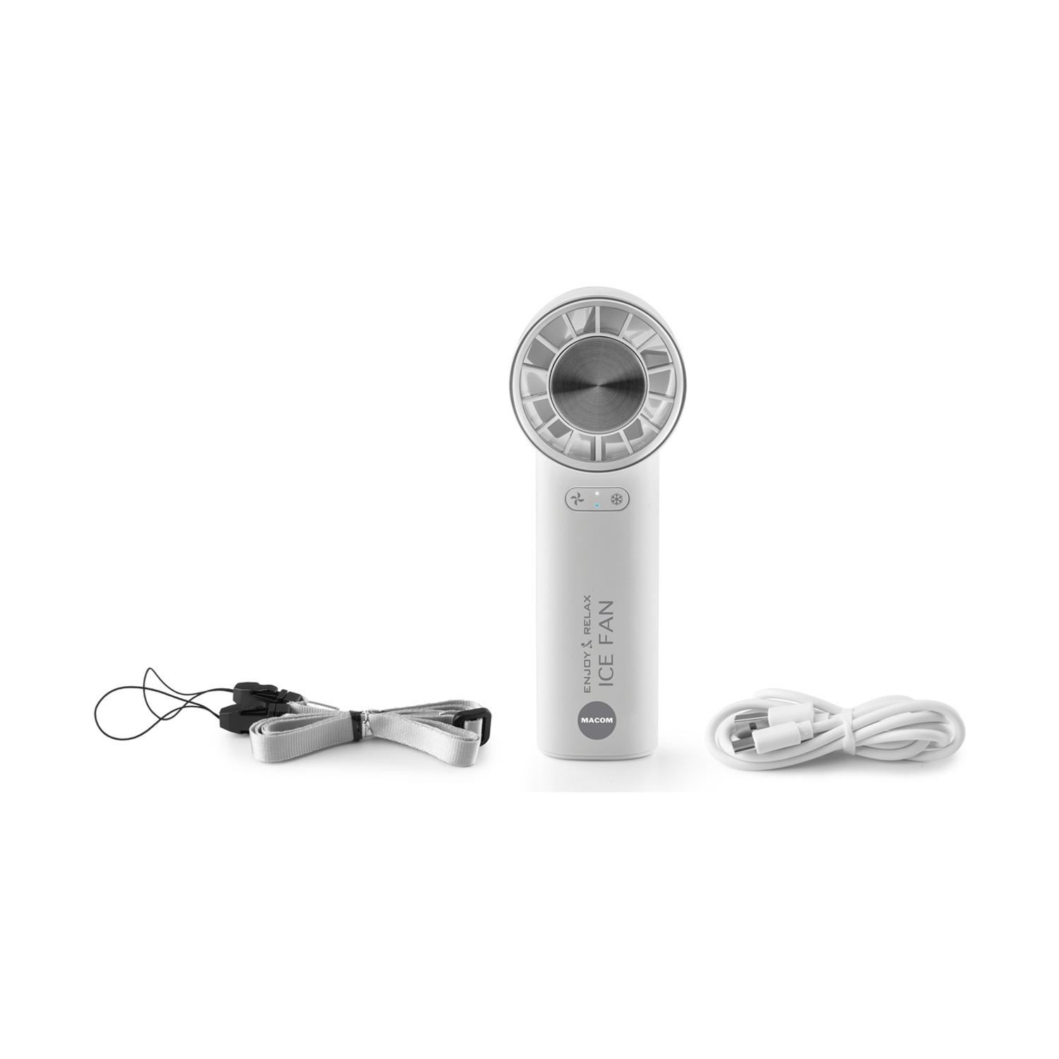 Ventilatore di ghiaccio bianco con cinturino e caricatore su sfondo bianco. La ventola ha l'etichetta Enjoy & Relax Ice Fan e il logo MACOM.
