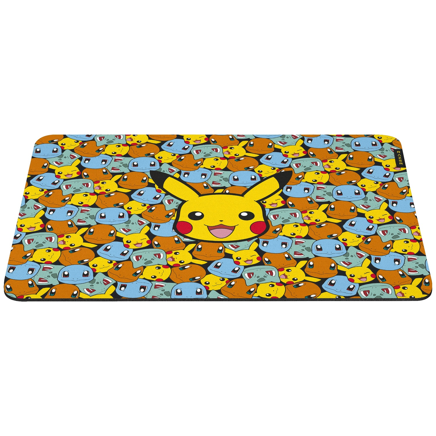 Een rechthoekige muismat met veel cartoon gezichten van Pikachu, Squirtle, Bulbasaur en Charmander.