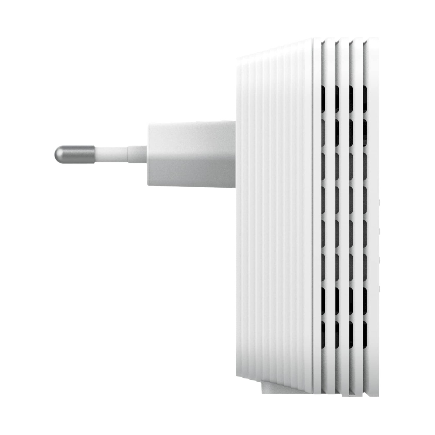 Un adattatore powerline bianco con spina europea. Ha fessure verticali e una parte anteriore scanalata.