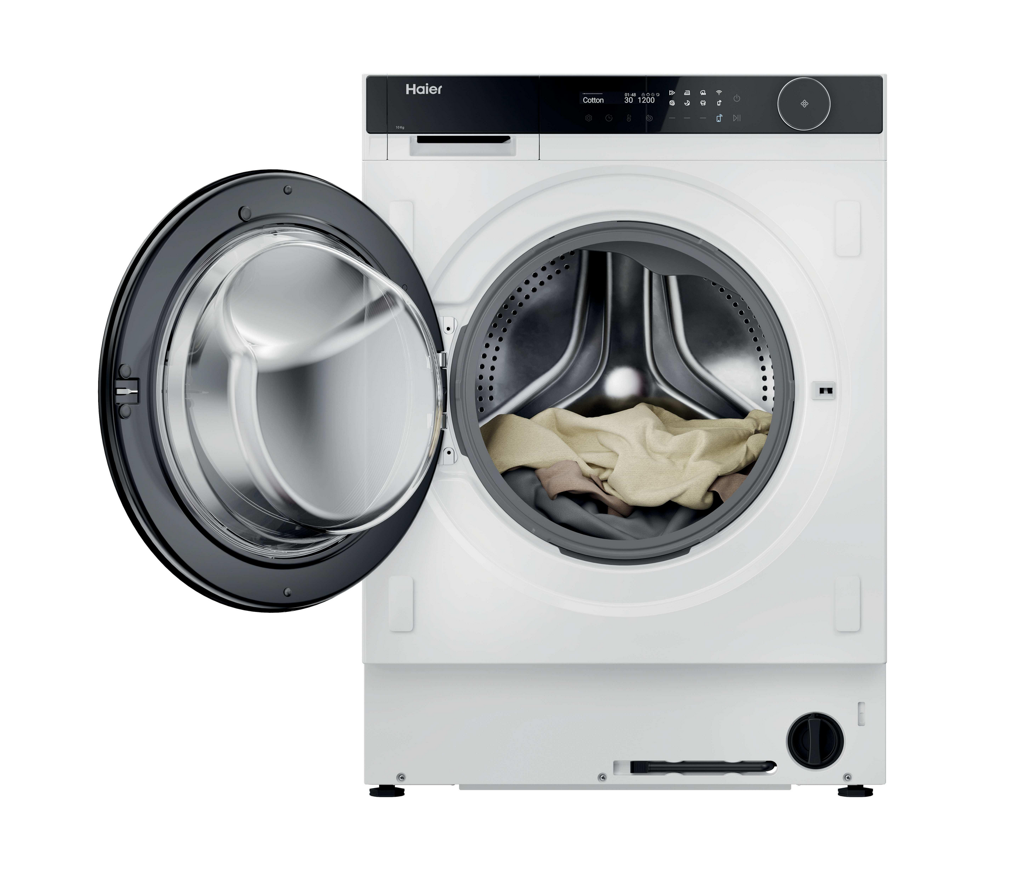 Una lavadora Haier blanca con la puerta abierta. La ropa está dentro. Marco de puerta negro y panel de control visibles.