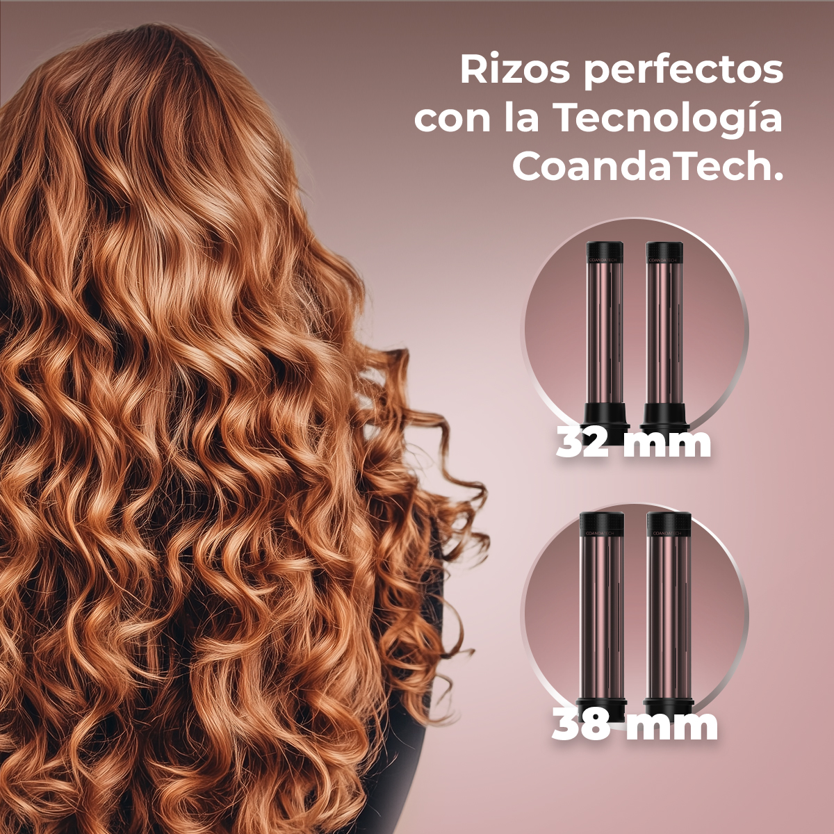 Mujer con cabello rizado rojo, promoción de producto con rizadores, 32 mm y 38 mm, sobre fondo rosa.