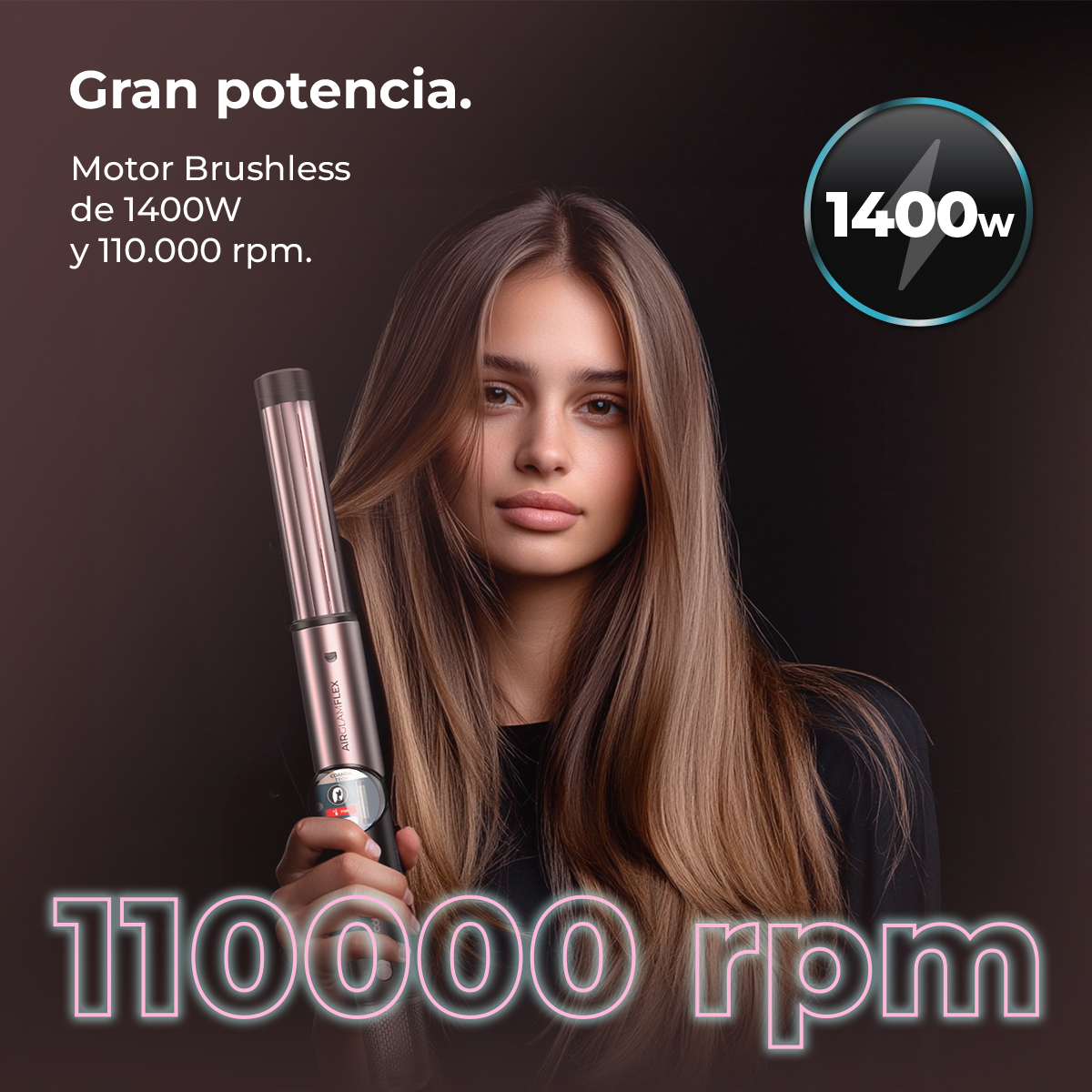 Una mujer sostiene un rizador. Texto: 'Gran potencia', '1400W' y '110000 rpm'. La mujer tiene pelo largo y castaño claro.