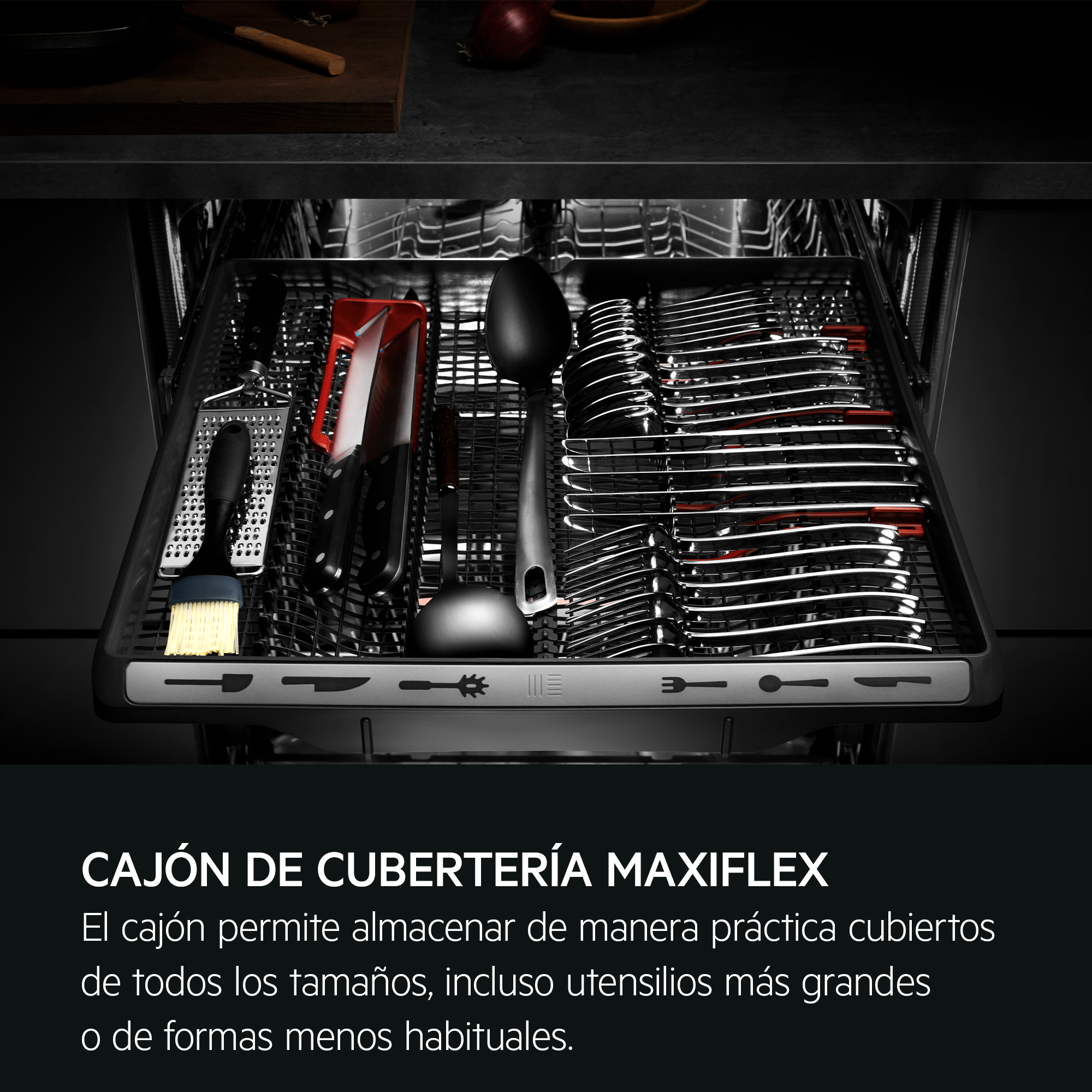 Cajón de lavavajillas con cubiertos, cuchillos y utensilios. Objetos rojos y negros. Cubiertos ordenados.