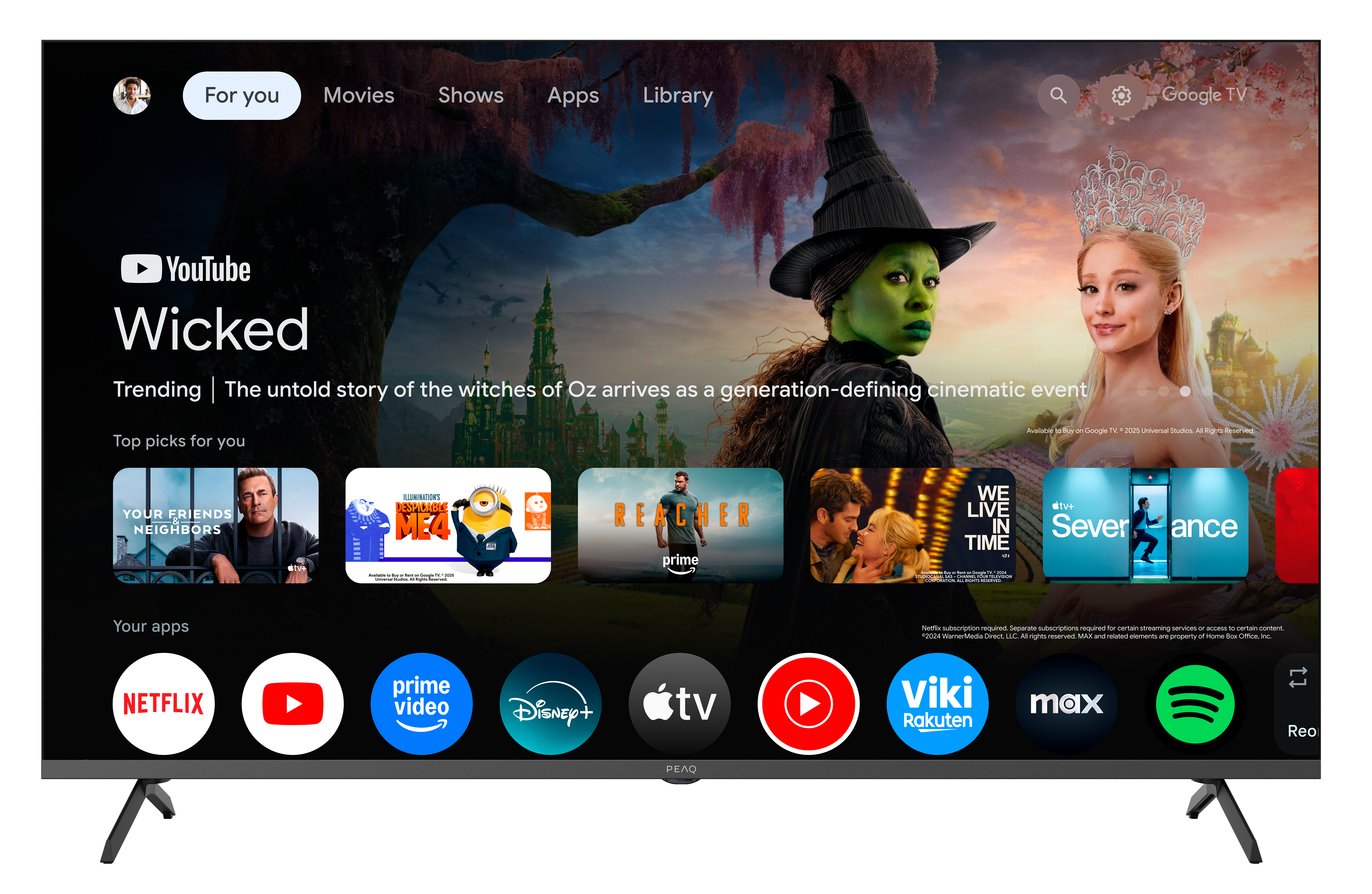Ekran telewizora wyświetla 'Wicked' z YouTube. Ikony Netflix, Prime Video, Disney+ i inne są na dole.